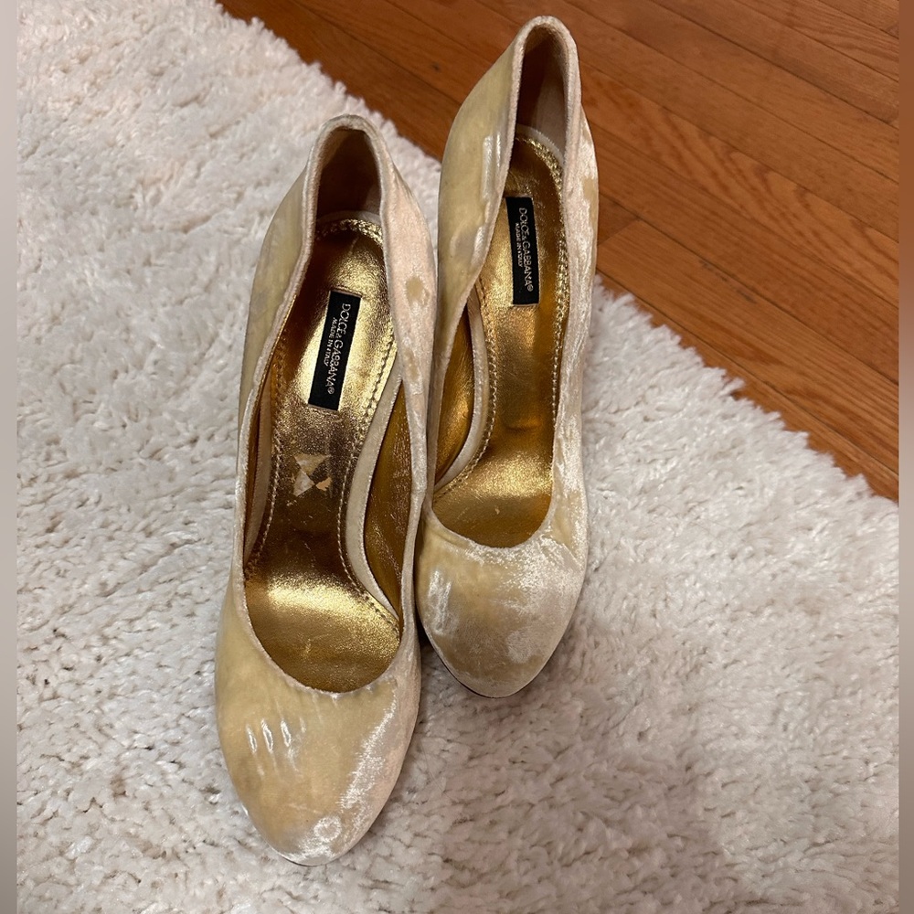AUTHENTIC Gold Yellow suede one time wear D&G heels , size 38EU -US 7-7,5